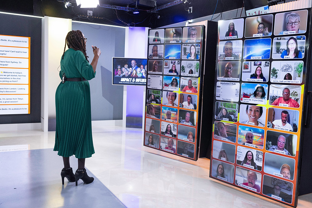 Phylisa Dever speaking to Hundreds